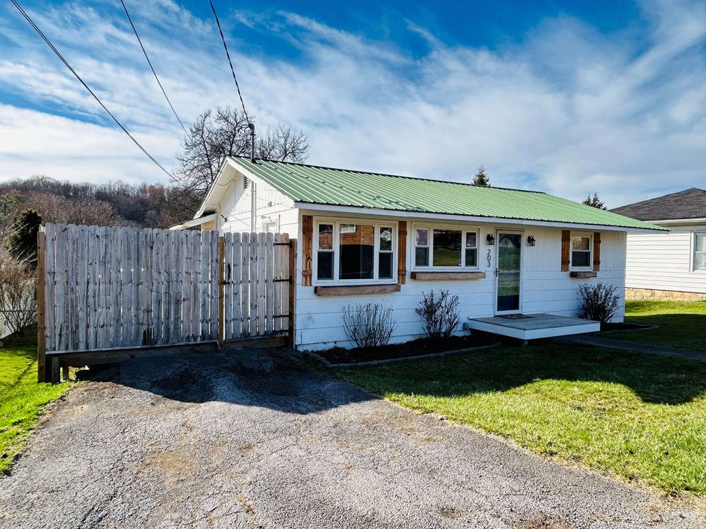 203 Chestnut Street, Mabscott, West Virginia image 4