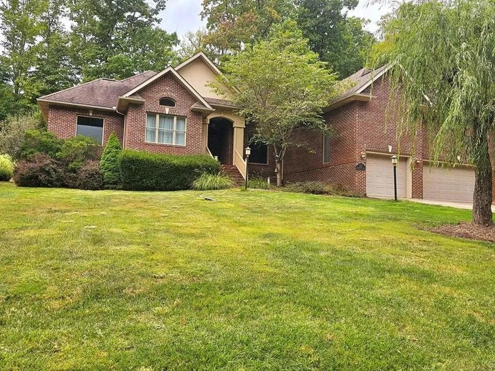 Photo 1 of 27 — 111 Barnstaple Dr, Daniels, WV 25832