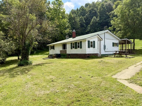 Homes For Sale - 1052 Meadow Fork School Rd<br/> Fayette County, Oak Hill, WV 25901