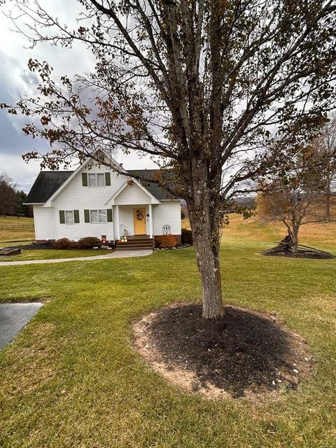 Homes For Sale - 250 N. Lakeview Dr<br/> Summers County, Jumping Branch, WV 25969