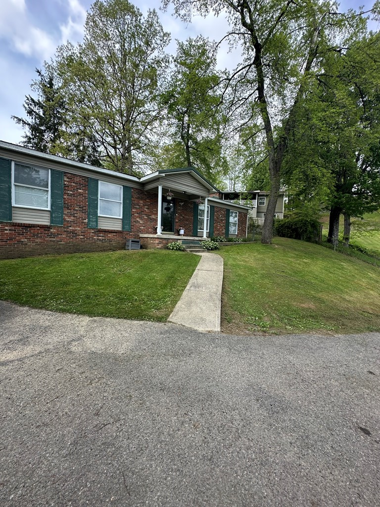 103 Crestview Drive, Oak Hill, West Virginia image 2