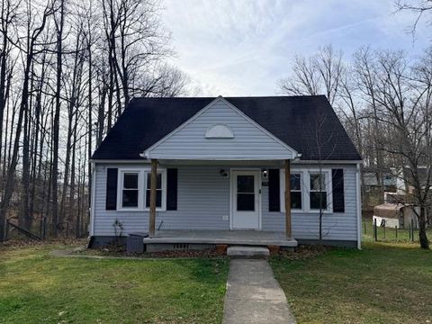 Homes For Sale - 104 3rd Street<br/> Oak Hill, WV 25901