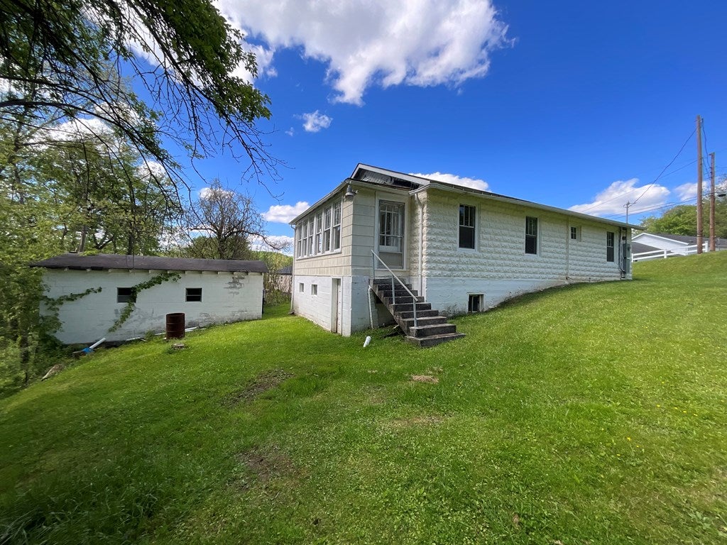 206 Walker Street - Photo 2