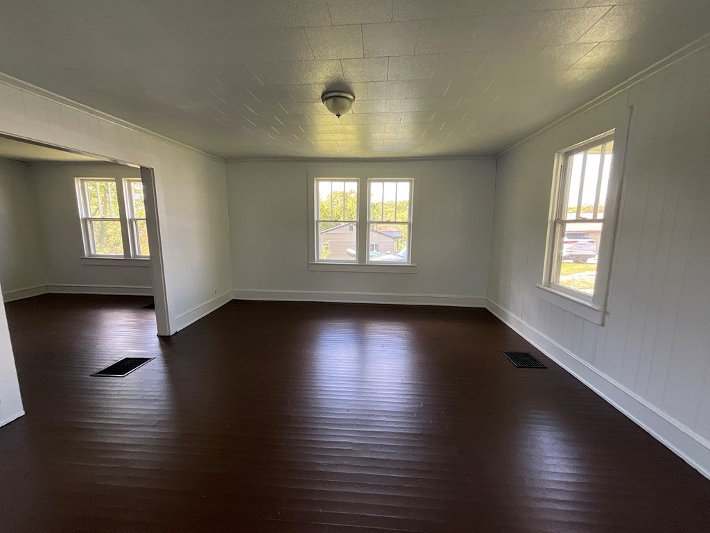 206 Walker Street - Photo 4
