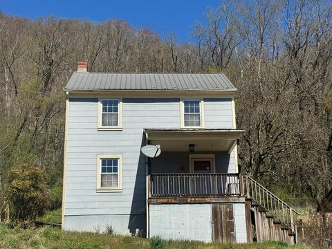 Homes For Sale - 183 Hillside Boomer Ave<br/> Boomer, WV 25031