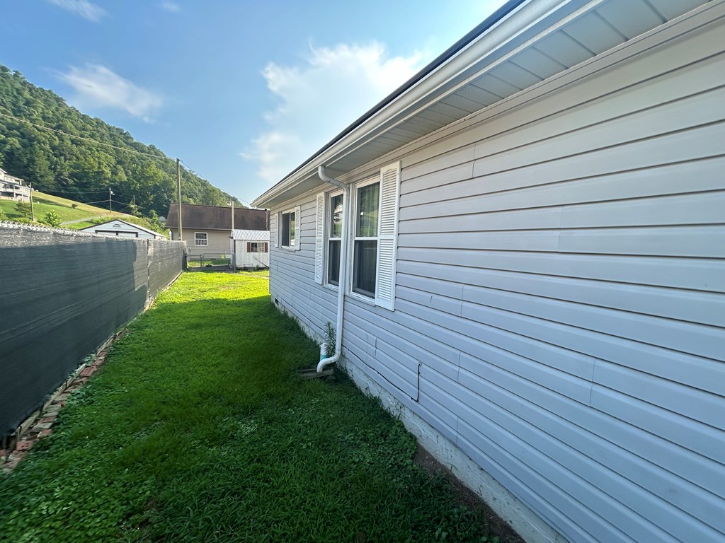 58 6th Street, Oceana, West Virginia image 4