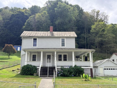 Homes For Sale - 869 Coopers St<br/> Mercer County, Bramwell, WV 24715