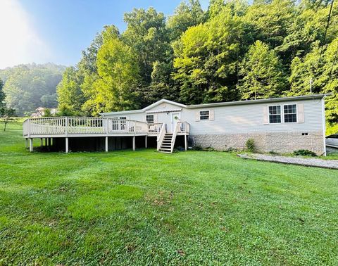 Homes For Sale - 1020 Toneys Fork Rd<br/> Raleigh County, Clear Creek, WV 25044