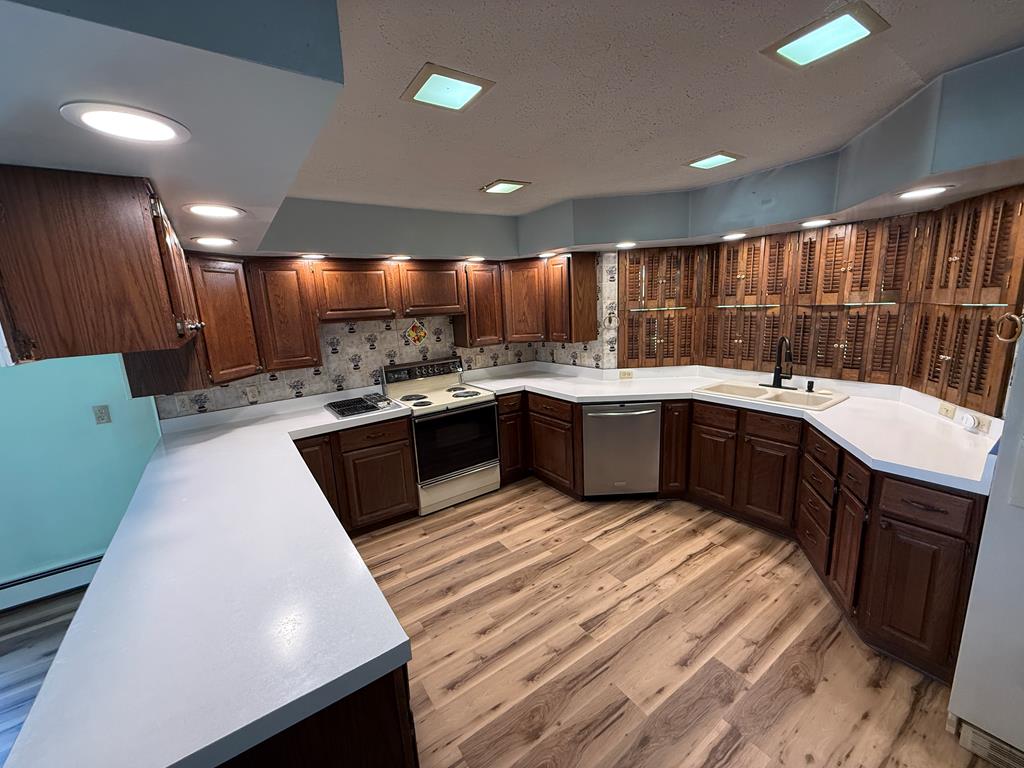 2424 Fairfield Ave - Photo 4