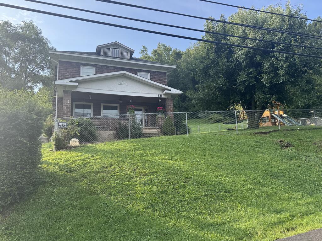 821 Broad Street - Photo 3