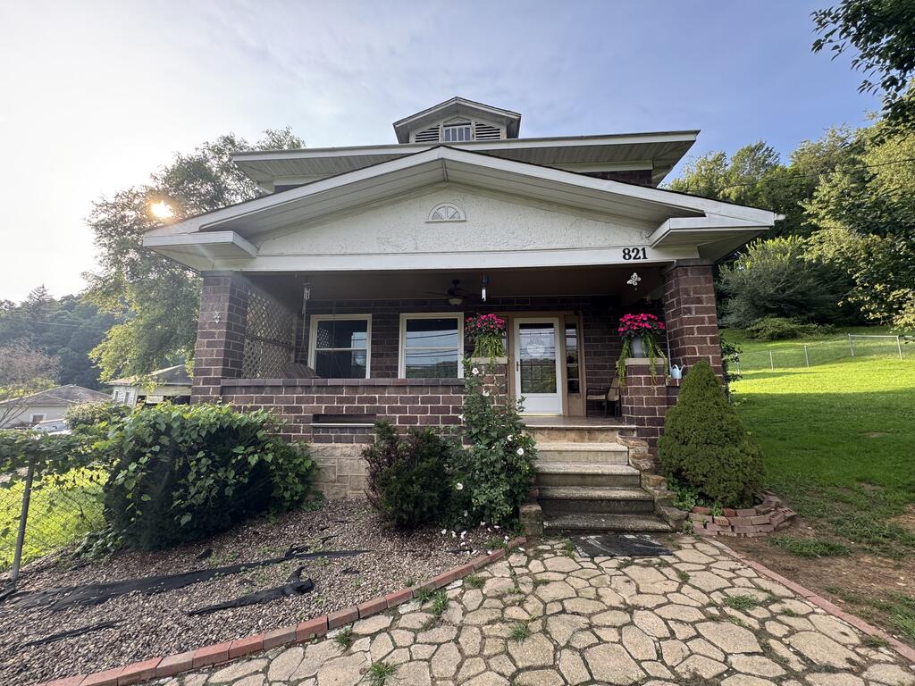 821 Broad Street - Photo 2
