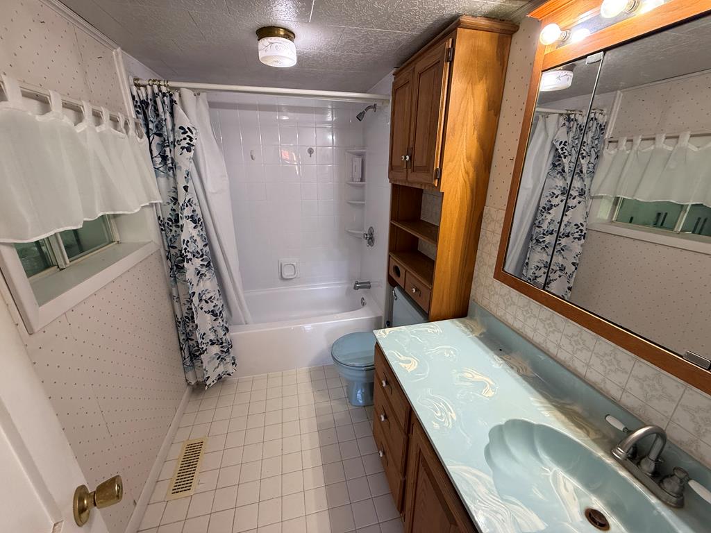214 Westlake Rd, Ansted, West Virginia image 8