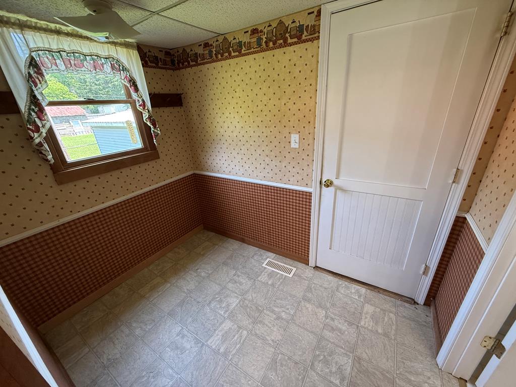 214 Westlake Rd, Ansted, West Virginia image 7