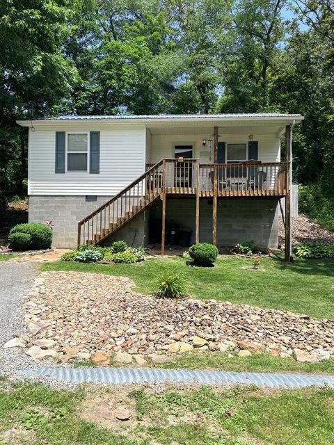Homes For Sale - 218 Central Ave<br/> Fayette County, Ansted, WV 25812