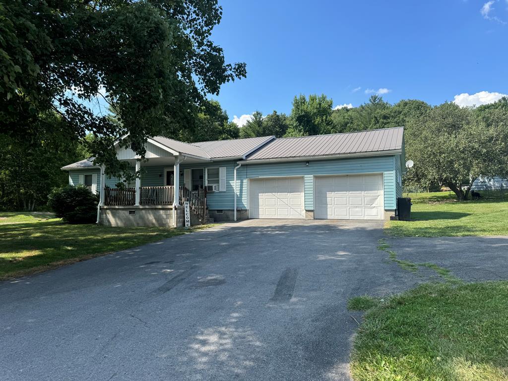 301 Cowtown Road, Meadow Bridge, West Virginia image 3