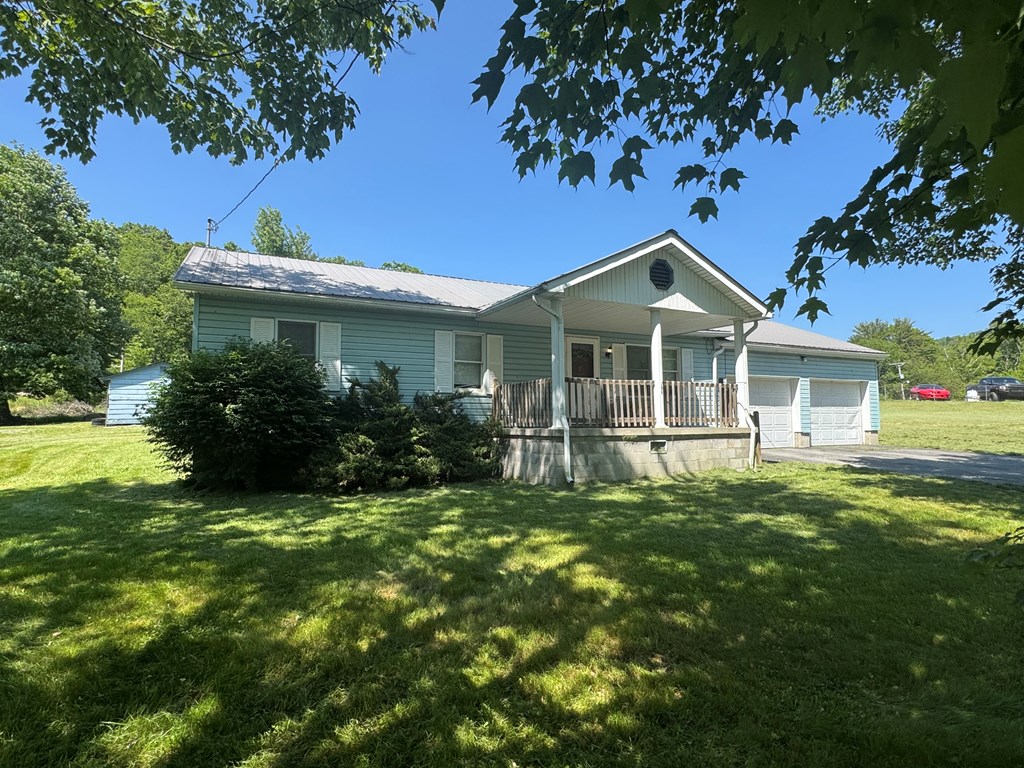 301 Cowtown Road, Meadow Bridge, West Virginia image 2