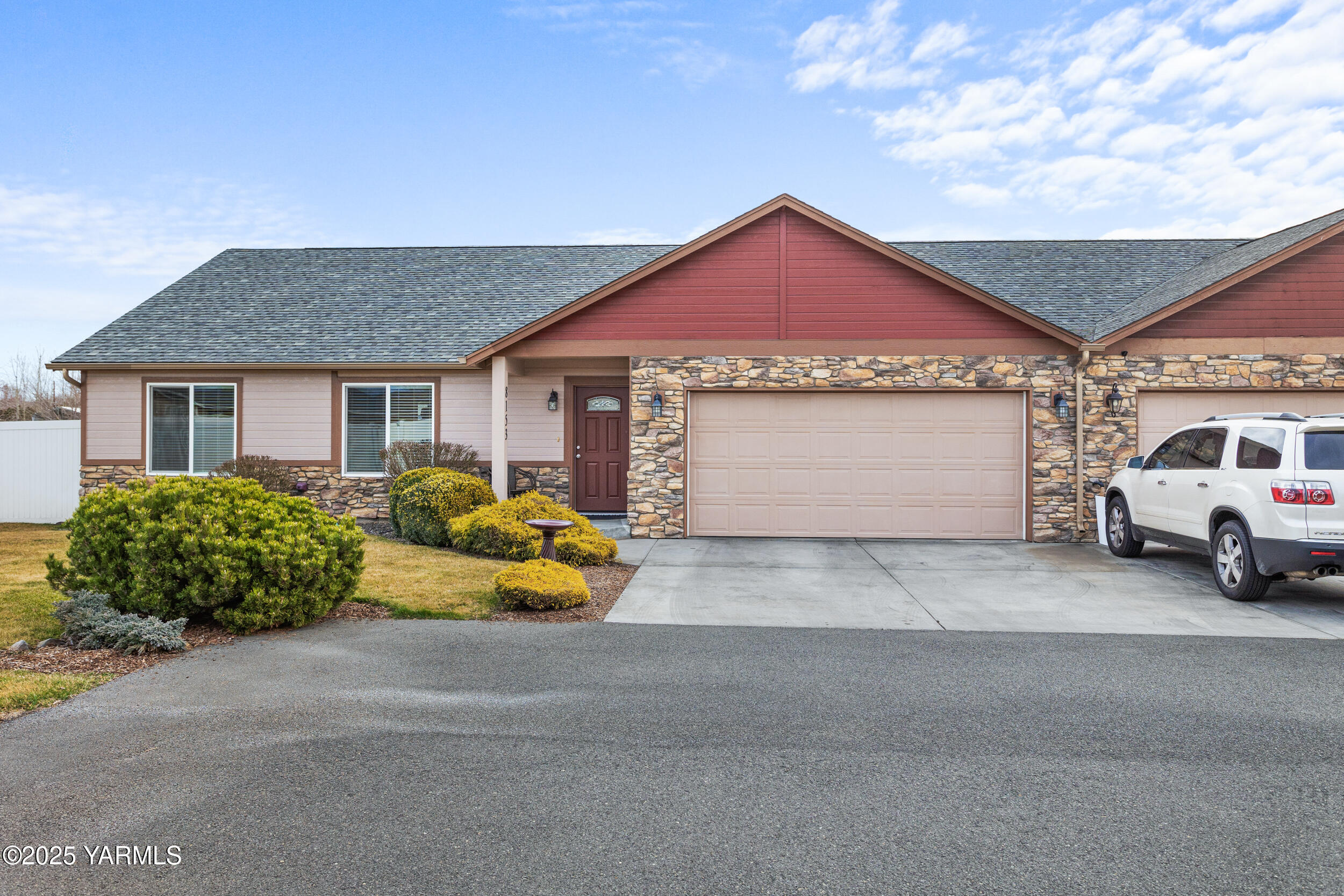 Yakima, Washington 98908, United States, 3 Bedrooms Bedrooms, ,2 BathroomsBathrooms,Residential,Pending,87752