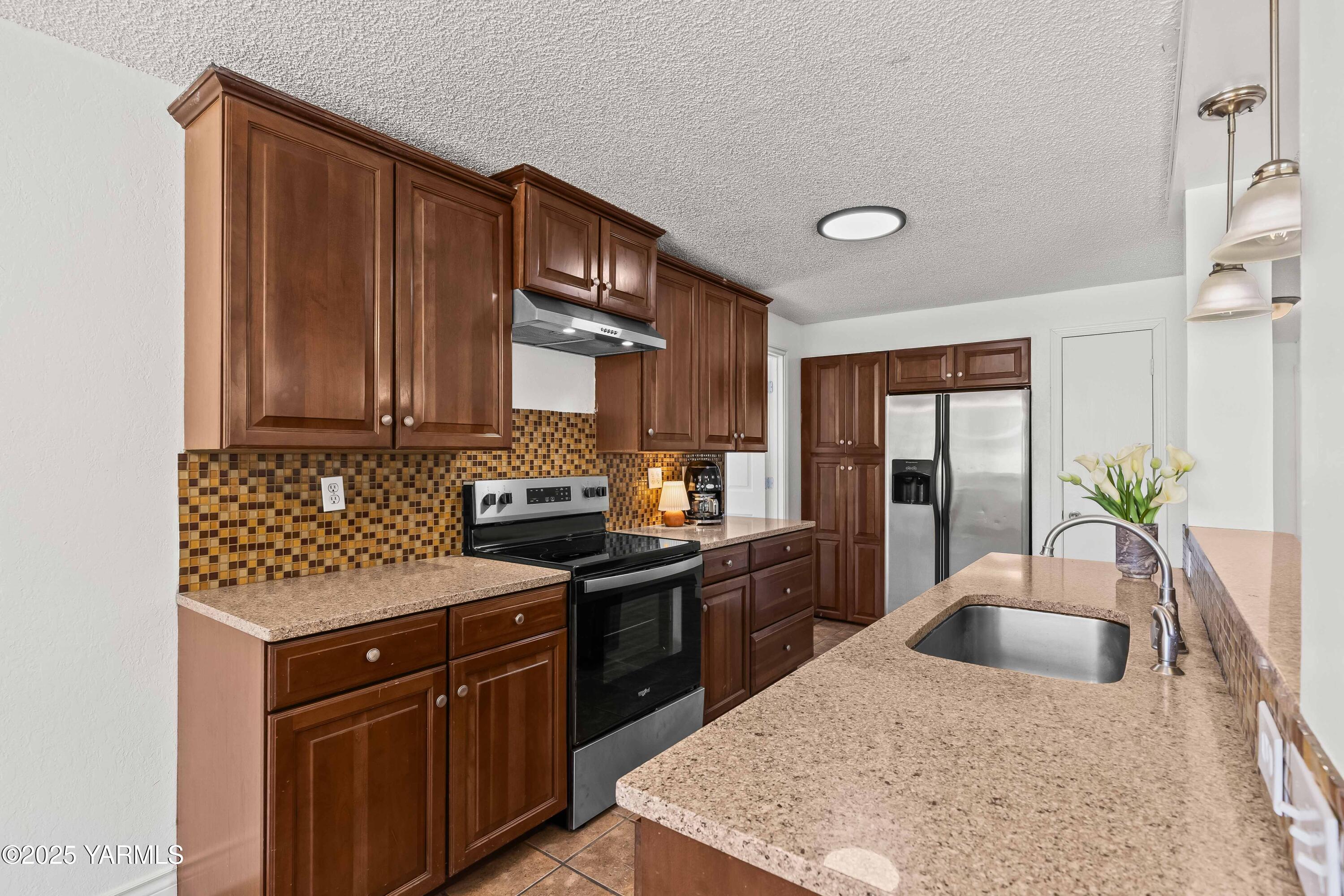 Yakima, Washington 98901, United States, 4 Bedrooms Bedrooms, ,1 BathroomBathrooms,Residential,Active,178018