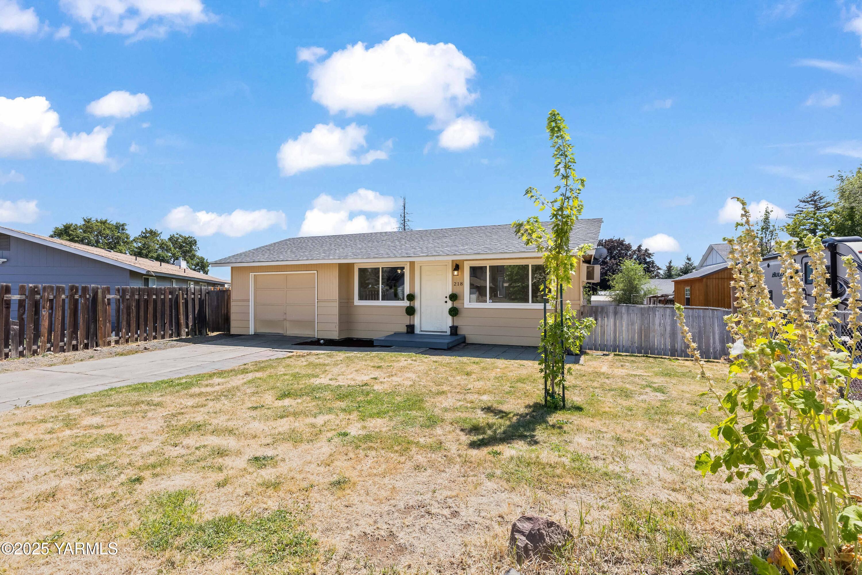 Yakima, Washington 98901, United States, 4 Bedrooms Bedrooms, ,1 BathroomBathrooms,Residential,Active,178018