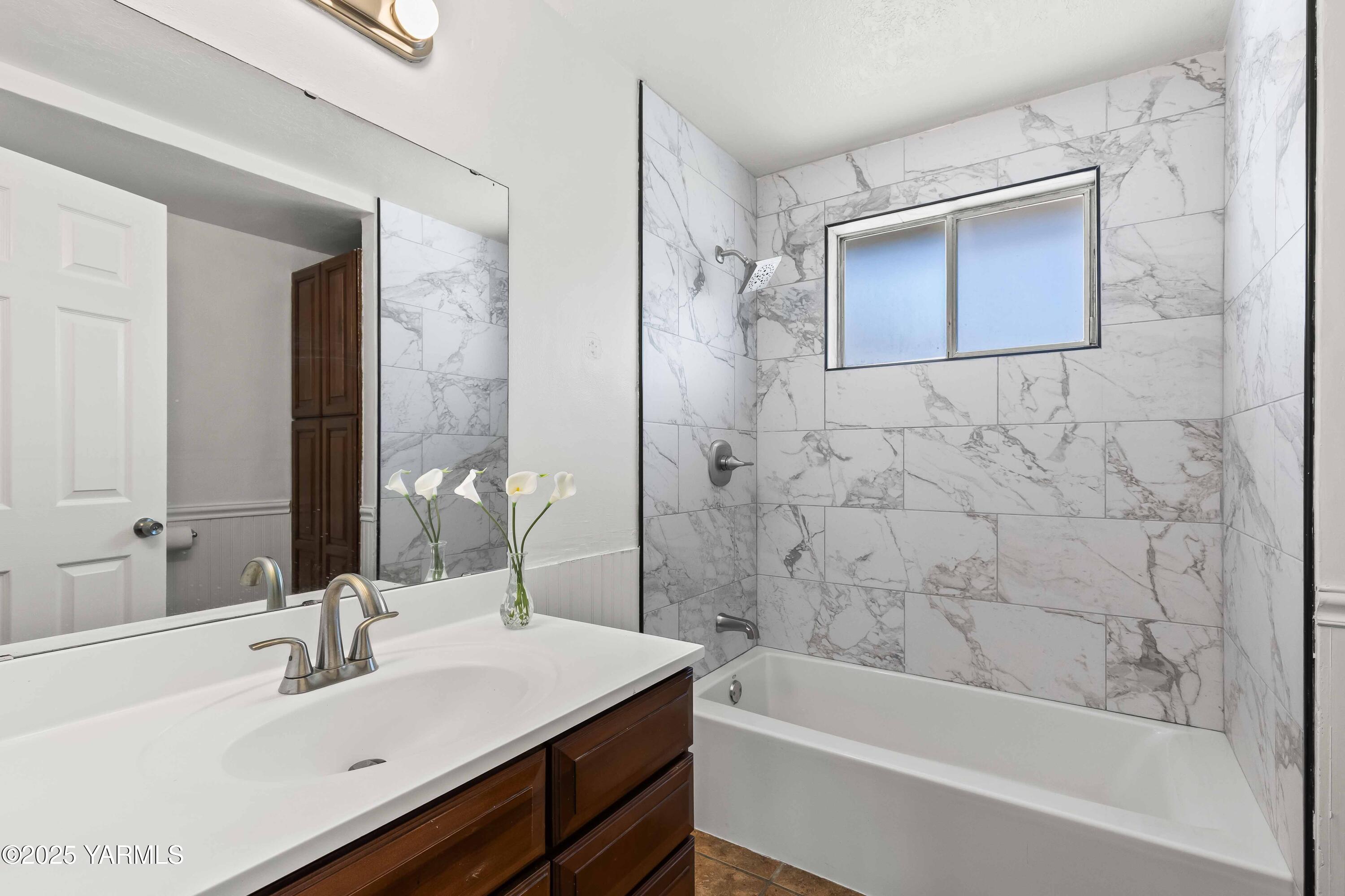 Yakima, Washington 98901, United States, 4 Bedrooms Bedrooms, ,1 BathroomBathrooms,Residential,Active,178018