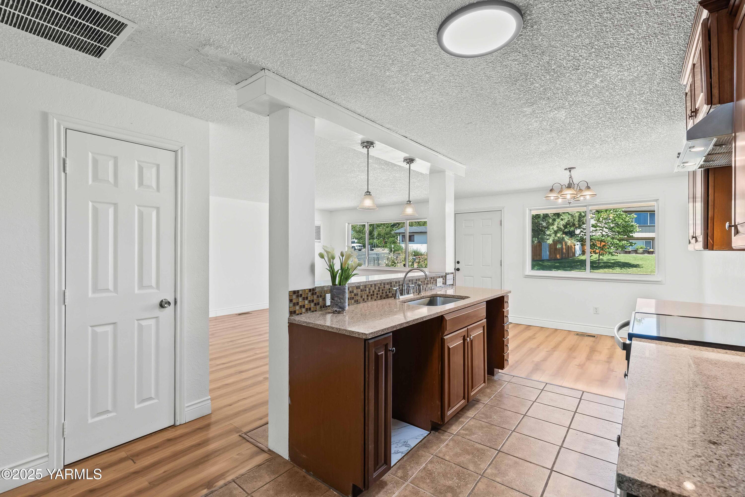 Yakima, Washington 98901, United States, 4 Bedrooms Bedrooms, ,1 BathroomBathrooms,Residential,Active,178018