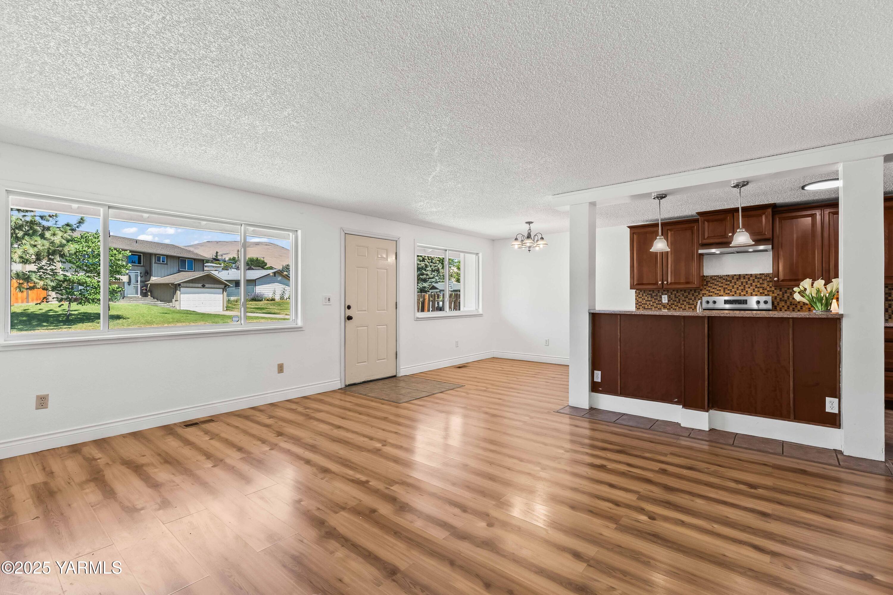 Yakima, Washington 98901, United States, 4 Bedrooms Bedrooms, ,1 BathroomBathrooms,Residential,Active,178018