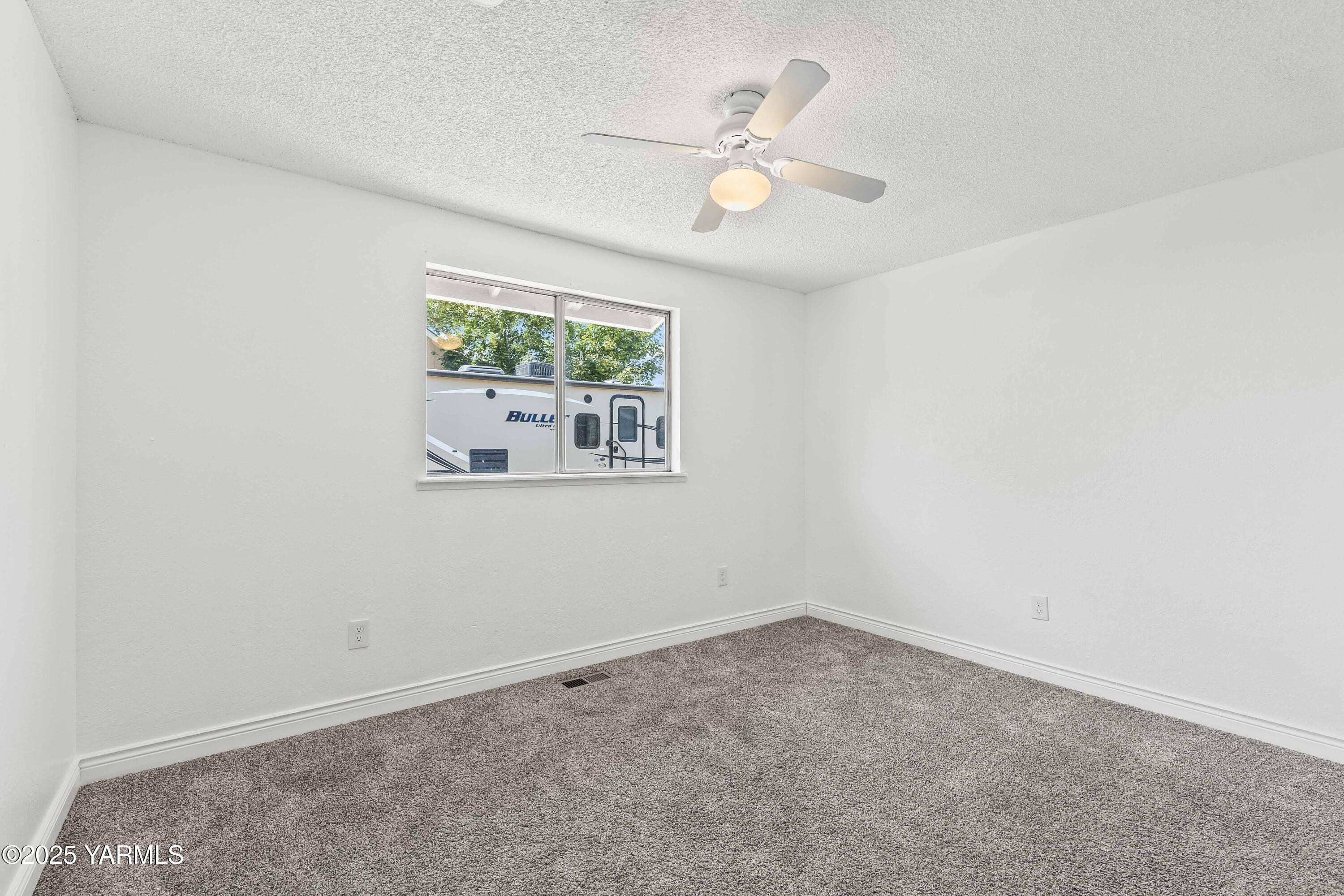 Yakima, Washington 98901, United States, 4 Bedrooms Bedrooms, ,1 BathroomBathrooms,Residential,Active,178018