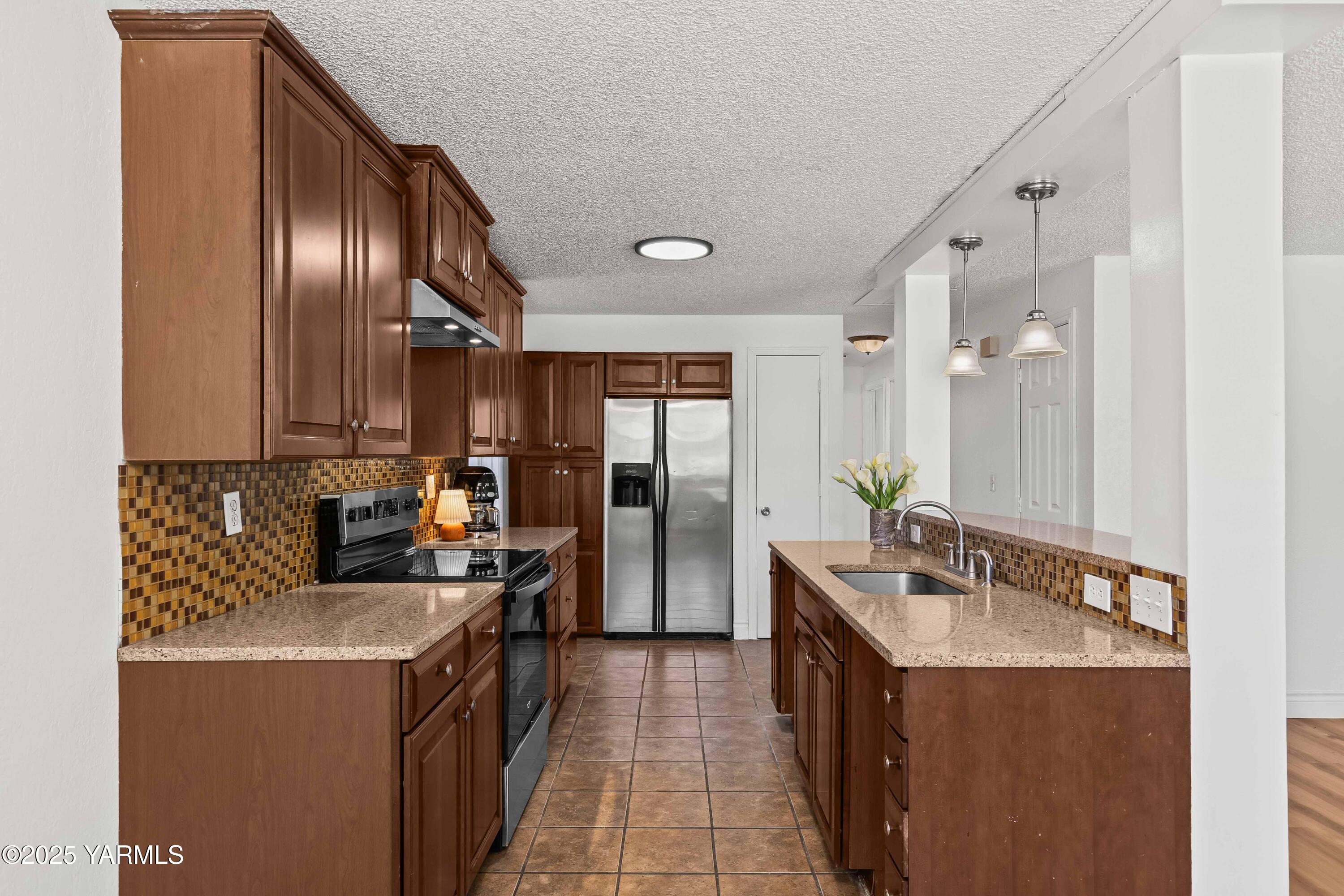 Yakima, Washington 98901, United States, 4 Bedrooms Bedrooms, ,1 BathroomBathrooms,Residential,Active,178018