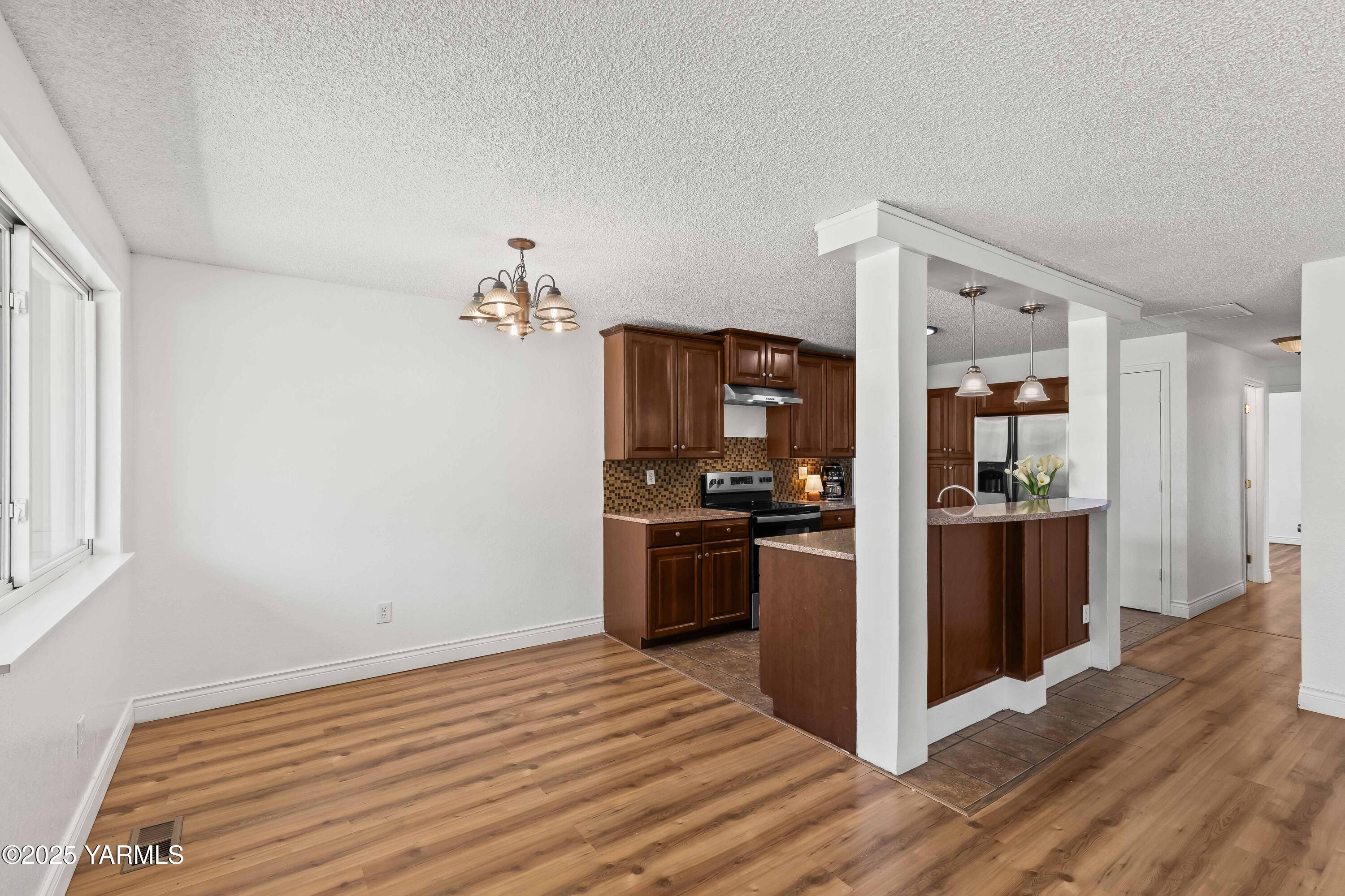 Yakima, Washington 98901, United States, 4 Bedrooms Bedrooms, ,1 BathroomBathrooms,Residential,Active,178018