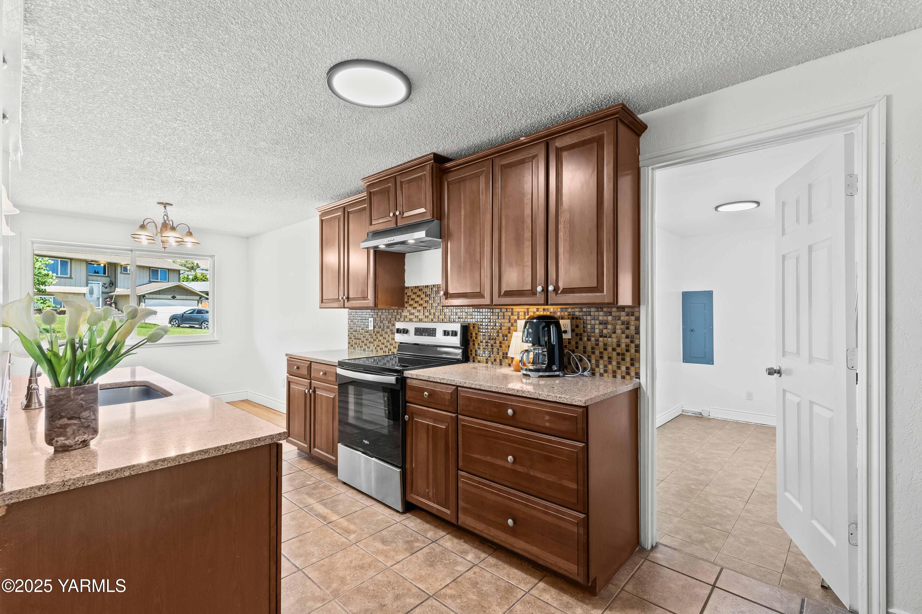 Yakima, Washington 98901, United States, 4 Bedrooms Bedrooms, ,1 BathroomBathrooms,Residential,Active,178018