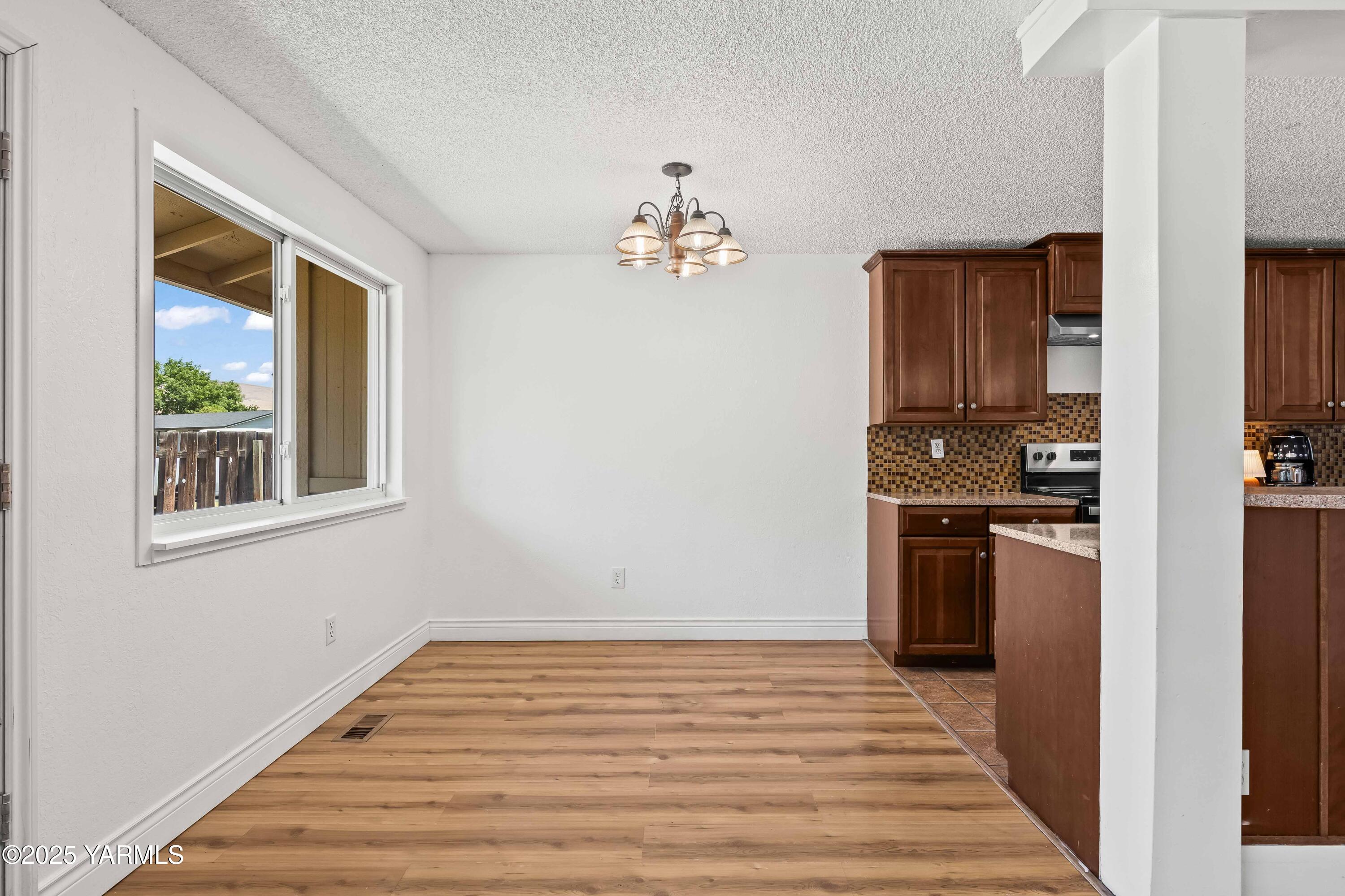 Yakima, Washington 98901, United States, 4 Bedrooms Bedrooms, ,1 BathroomBathrooms,Residential,Active,178018