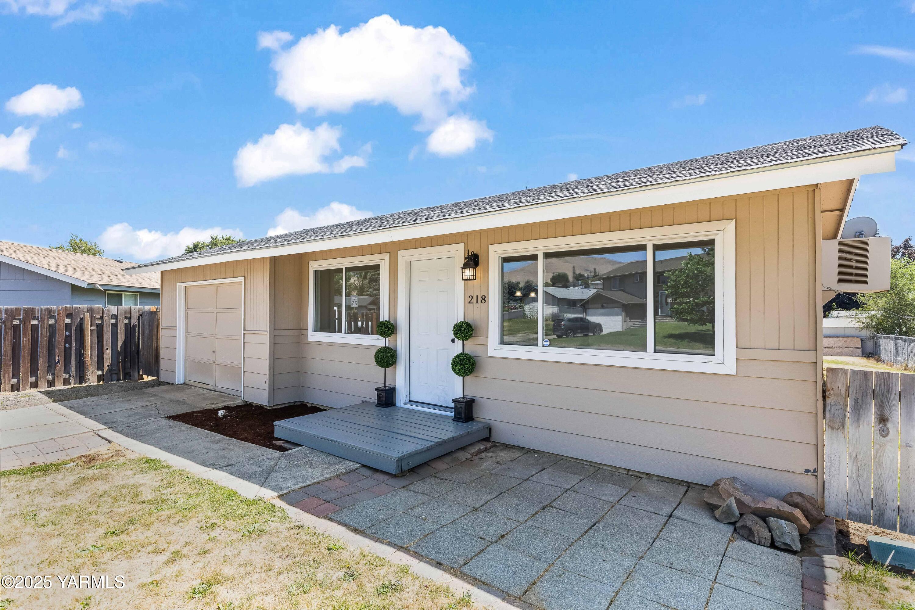 Yakima, Washington 98901, United States, 4 Bedrooms Bedrooms, ,1 BathroomBathrooms,Residential,Active,178018