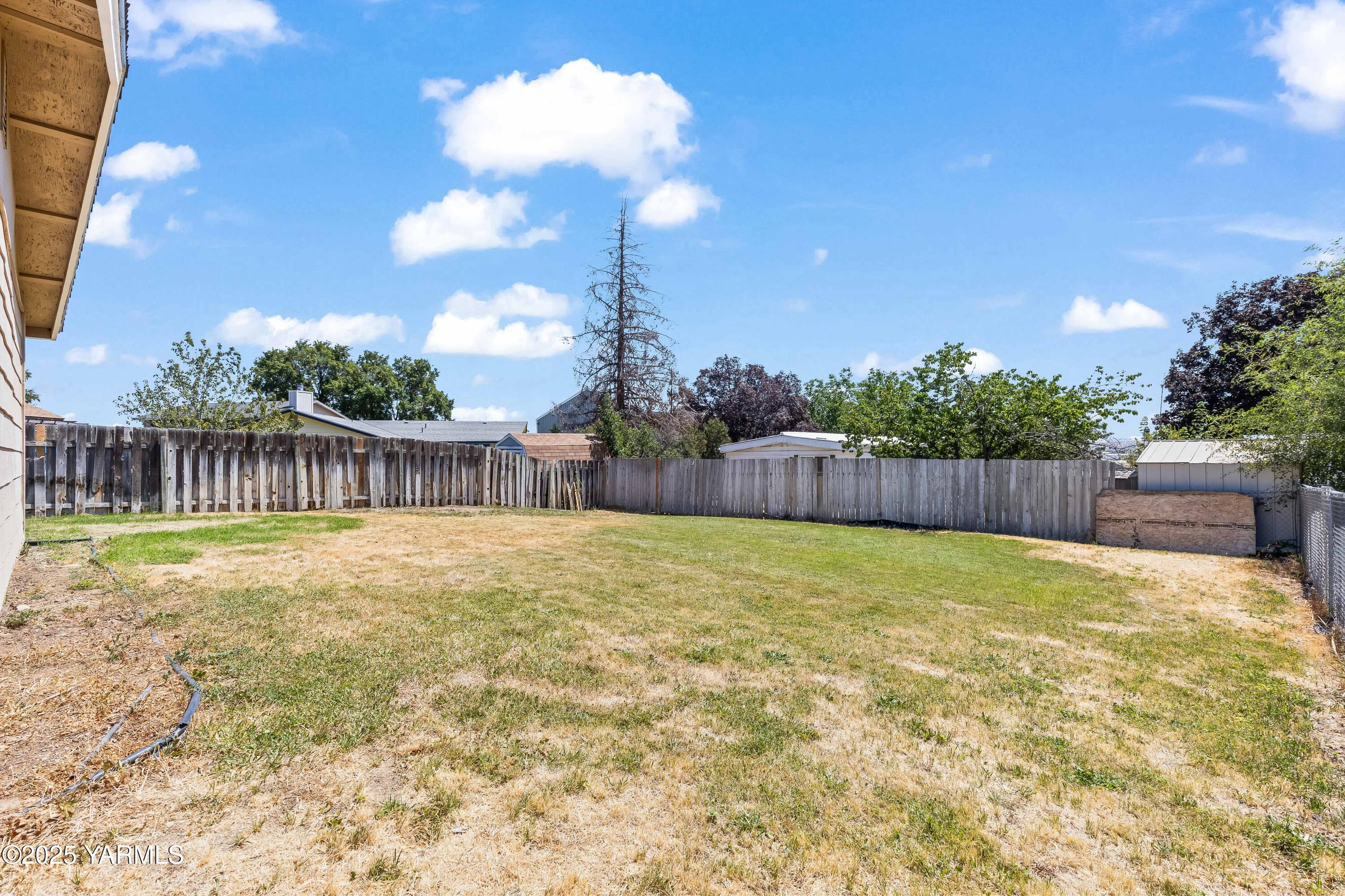 Yakima, Washington 98901, United States, 4 Bedrooms Bedrooms, ,1 BathroomBathrooms,Residential,Active,178018