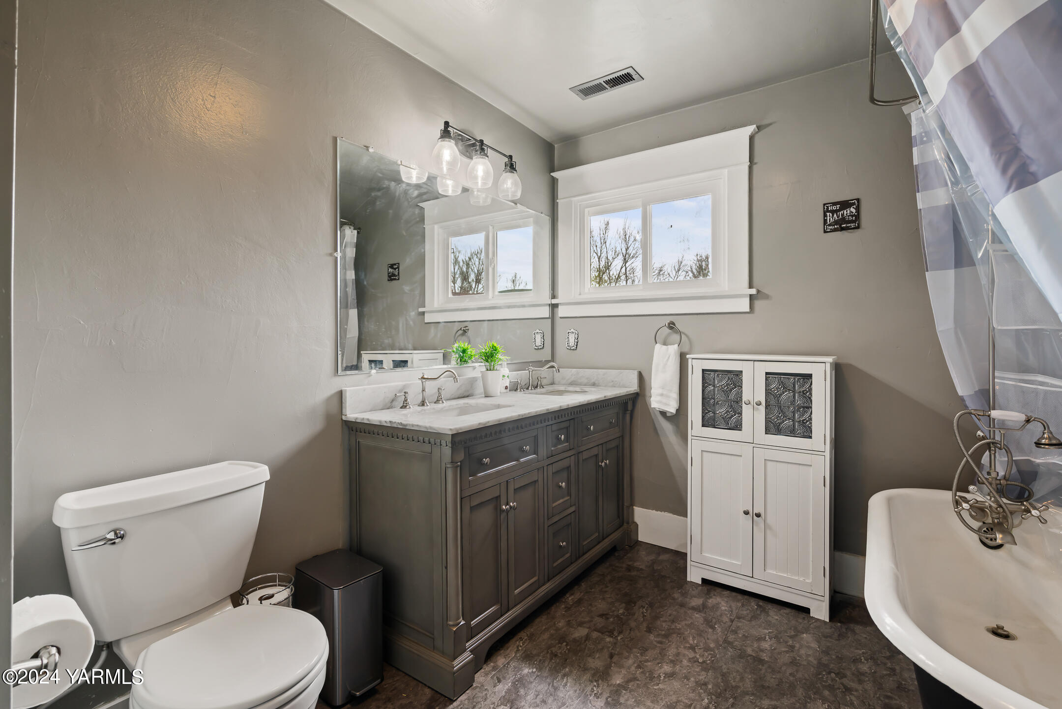 Yakima, Washington 98902, United States, 3 Bedrooms Bedrooms, ,2 BathroomsBathrooms,Residential,Active,60984