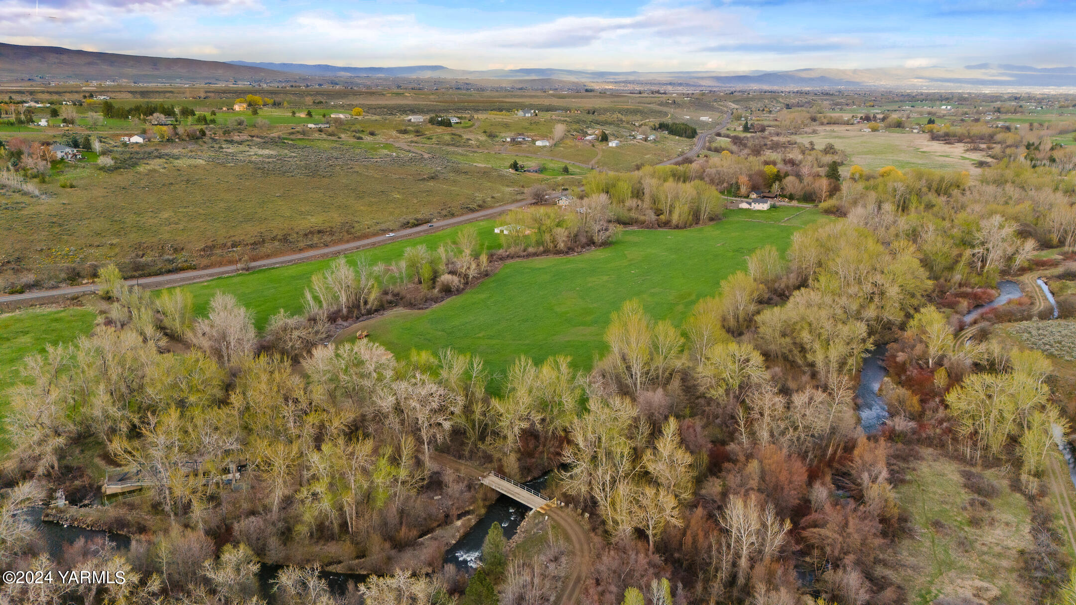 Yakima, Washington 98902, United States, 3 Bedrooms Bedrooms, ,2 BathroomsBathrooms,Residential,Active,60984