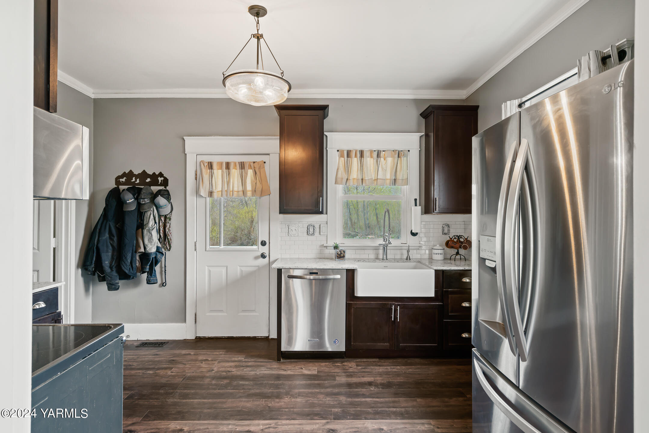 Yakima, Washington 98902, United States, 3 Bedrooms Bedrooms, ,2 BathroomsBathrooms,Residential,Active,60984