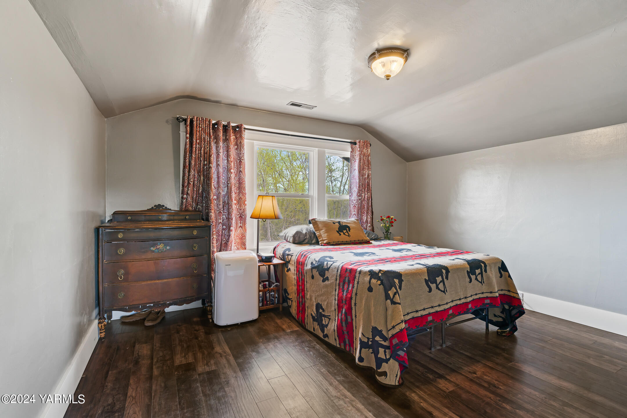 Yakima, Washington 98902, United States, 3 Bedrooms Bedrooms, ,2 BathroomsBathrooms,Residential,Active,60984