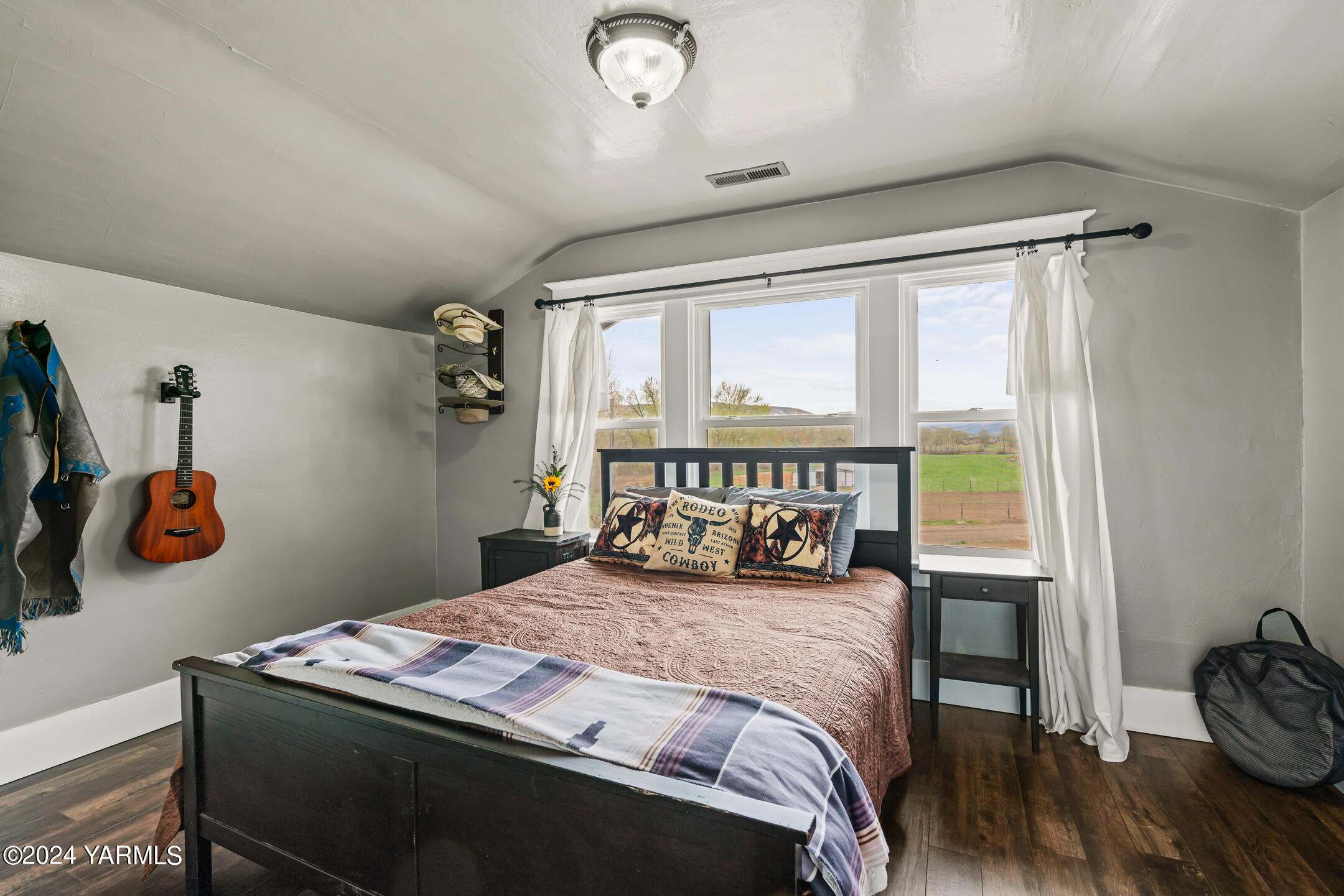 Yakima, Washington 98902, United States, 3 Bedrooms Bedrooms, ,2 BathroomsBathrooms,Residential,Active,60984