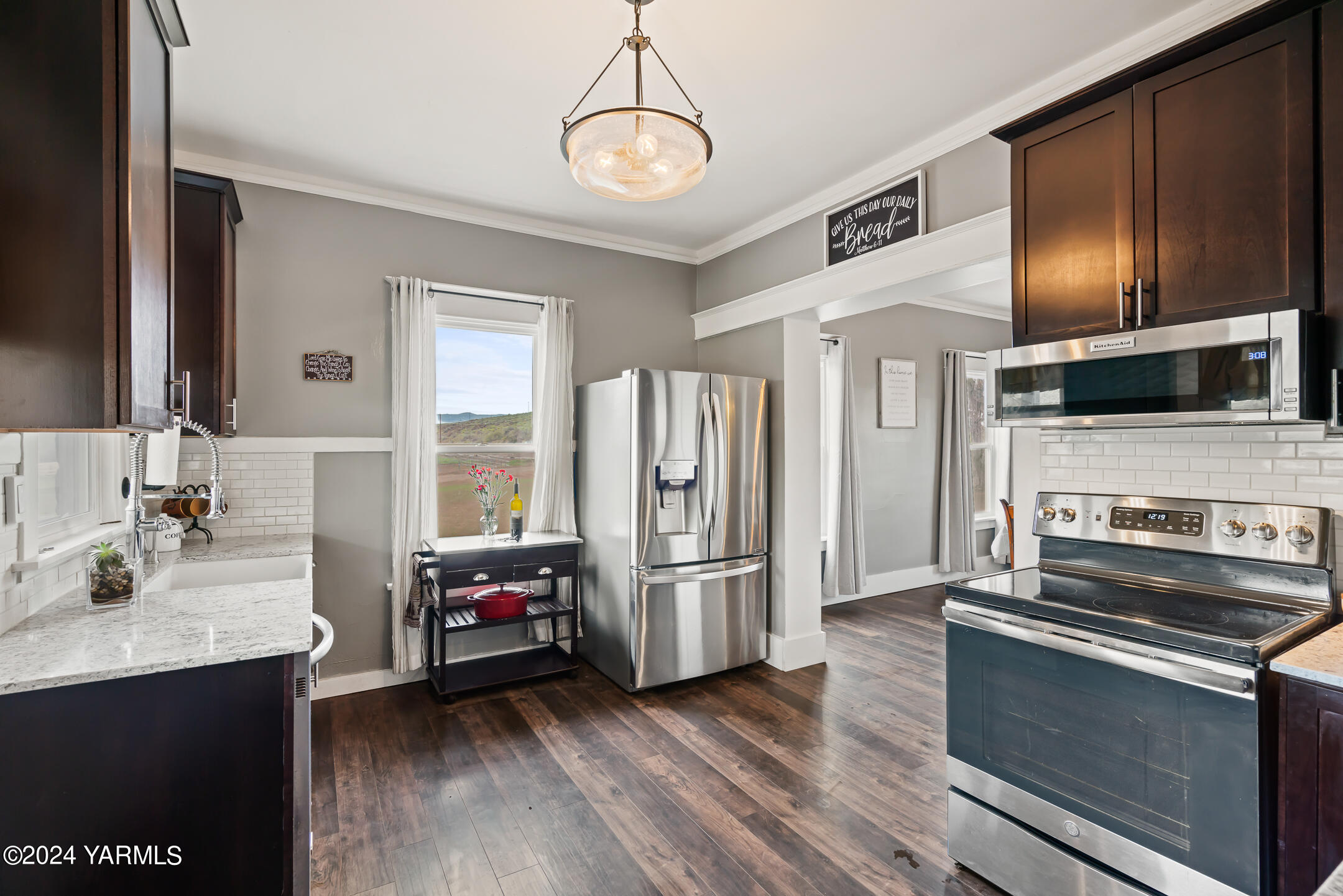 Yakima, Washington 98902, United States, 3 Bedrooms Bedrooms, ,2 BathroomsBathrooms,Residential,Active,60984