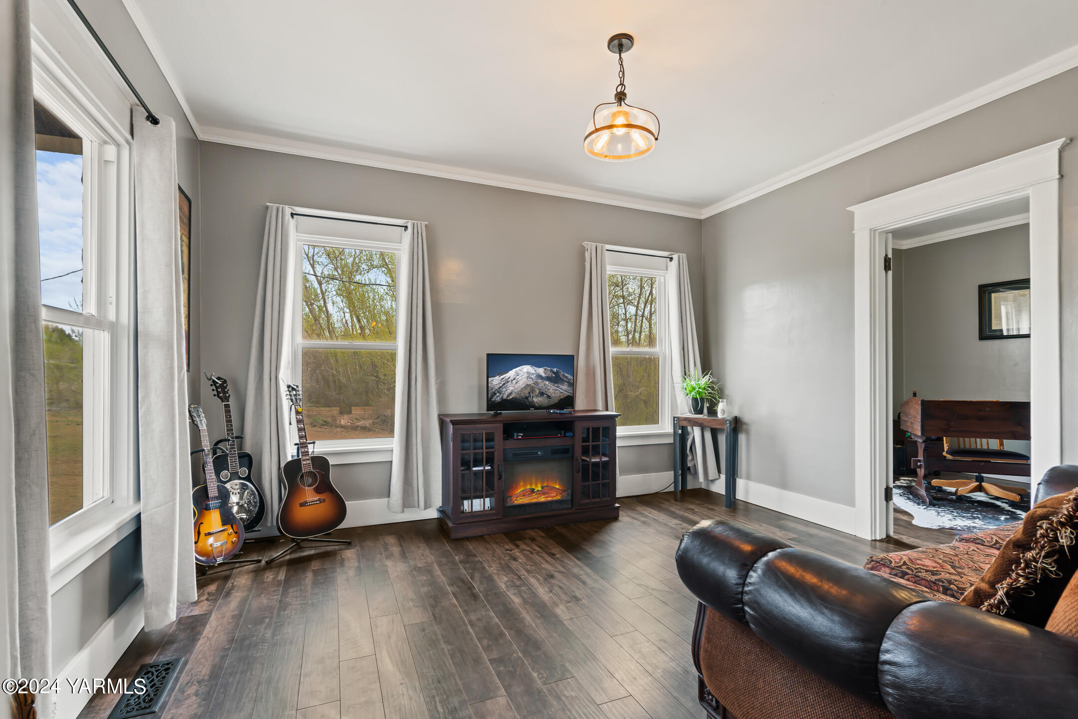 Yakima, Washington 98902, United States, 3 Bedrooms Bedrooms, ,2 BathroomsBathrooms,Residential,Active,60984