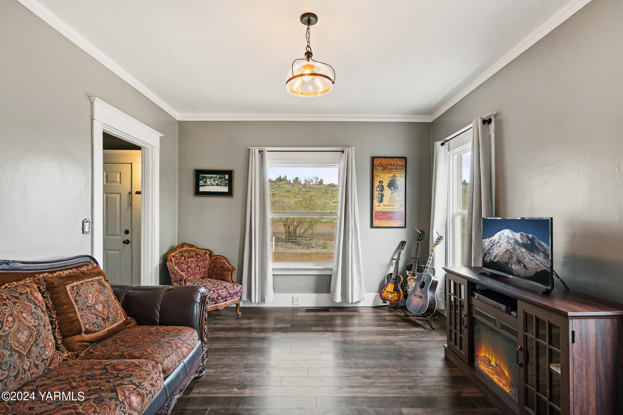 Yakima, Washington 98902, United States, 3 Bedrooms Bedrooms, ,2 BathroomsBathrooms,Residential,Active,60984