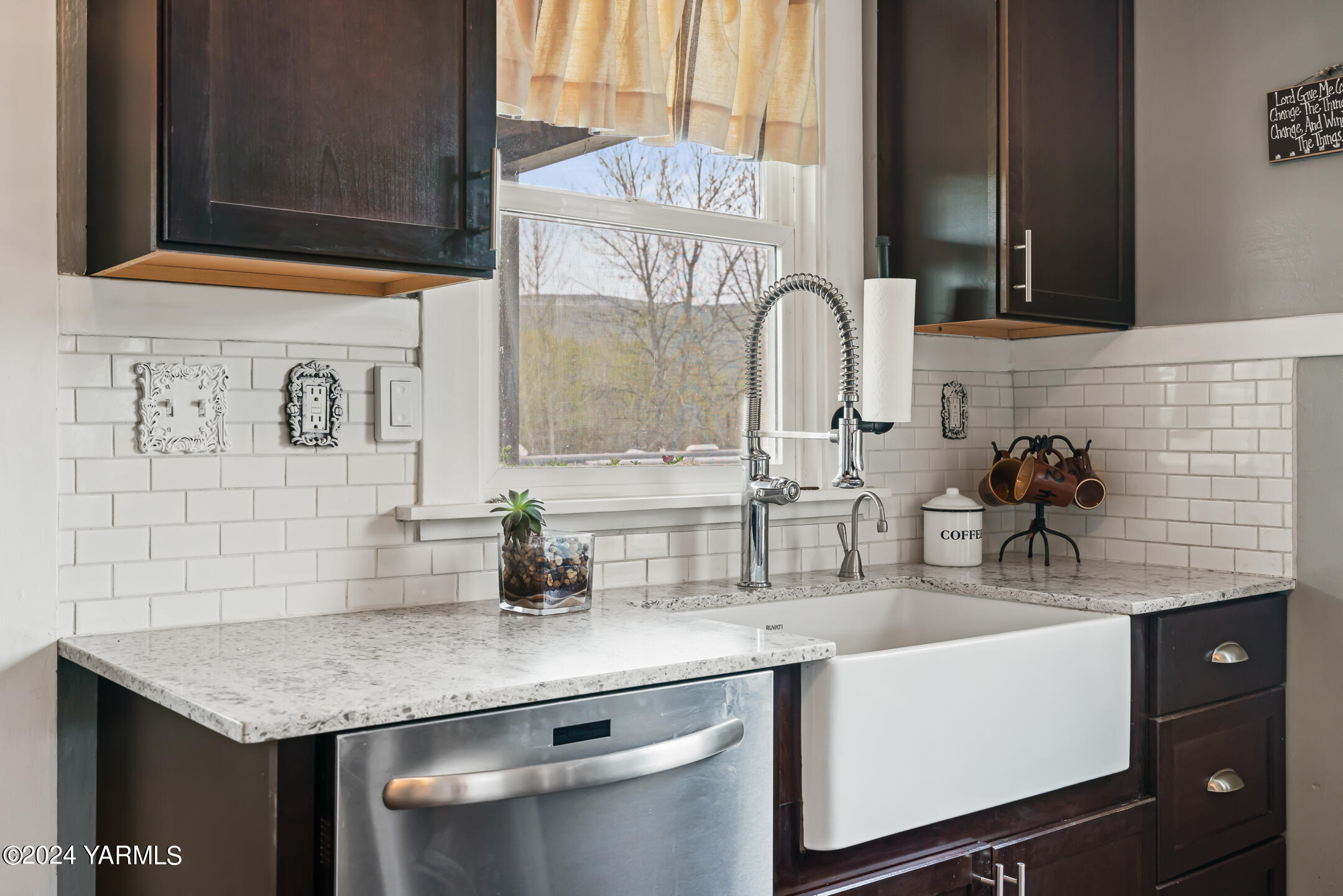 Yakima, Washington 98902, United States, 3 Bedrooms Bedrooms, ,2 BathroomsBathrooms,Residential,Active,60984