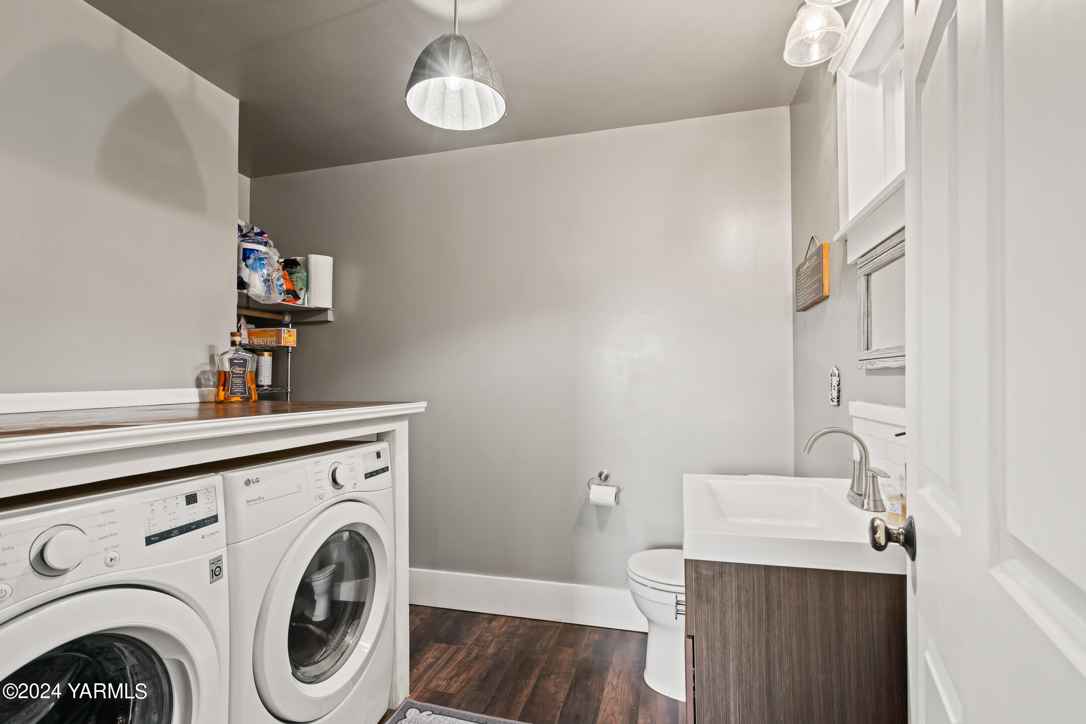 Yakima, Washington 98902, United States, 3 Bedrooms Bedrooms, ,2 BathroomsBathrooms,Residential,Active,60984