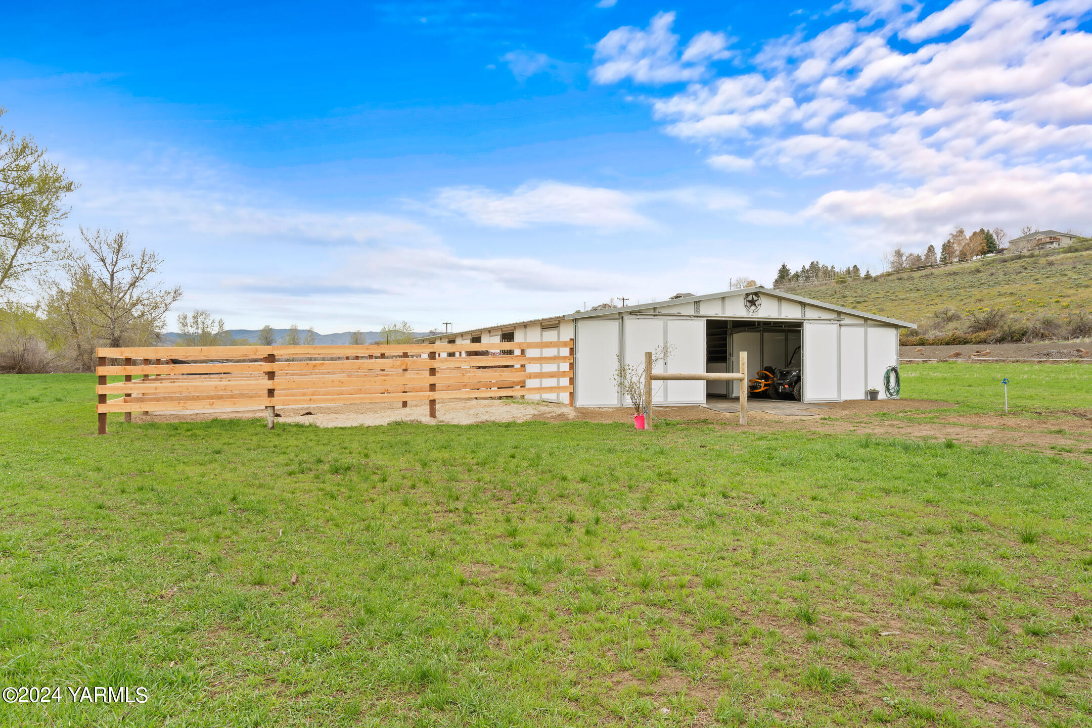 Yakima, Washington 98902, United States, 3 Bedrooms Bedrooms, ,2 BathroomsBathrooms,Residential,Active,60984