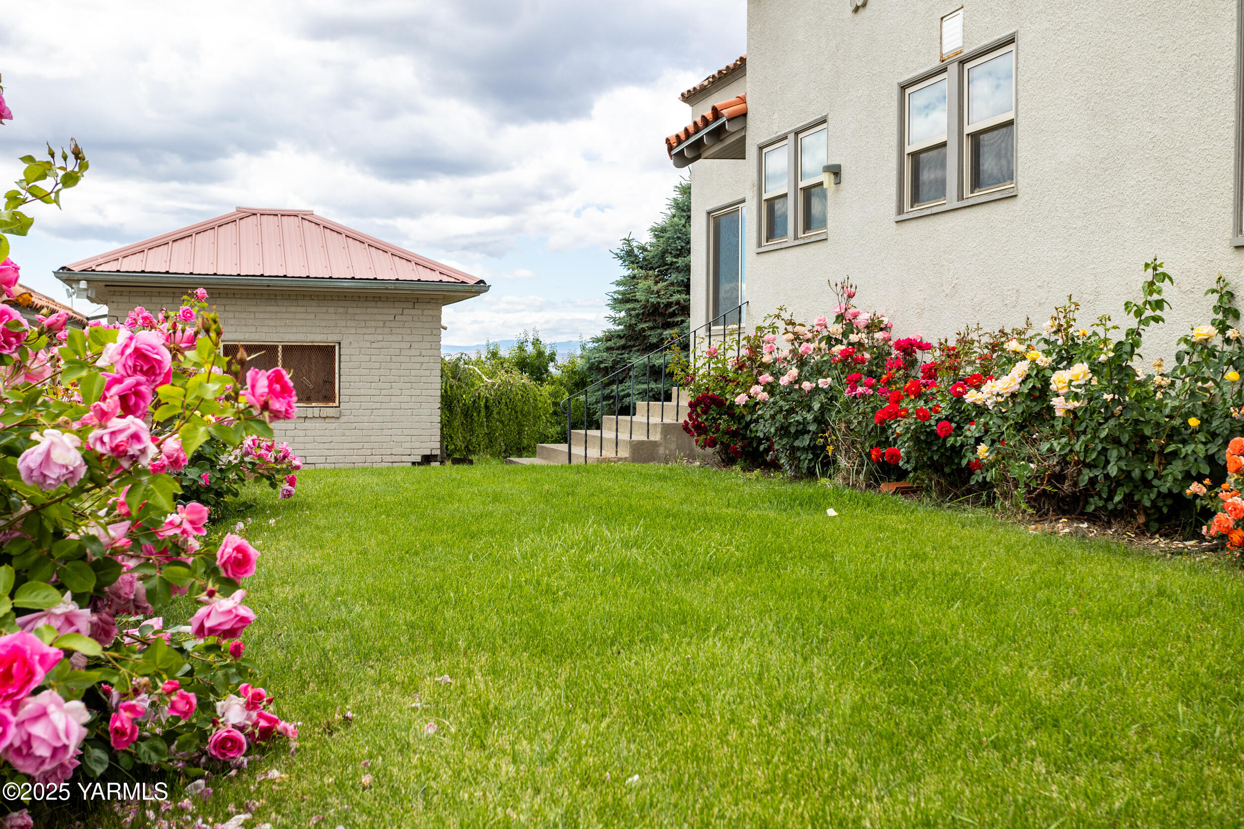 Zillah, Washington 98953, United States, 3 Bedrooms Bedrooms, ,2 BathroomsBathrooms,Residential,Active,91716