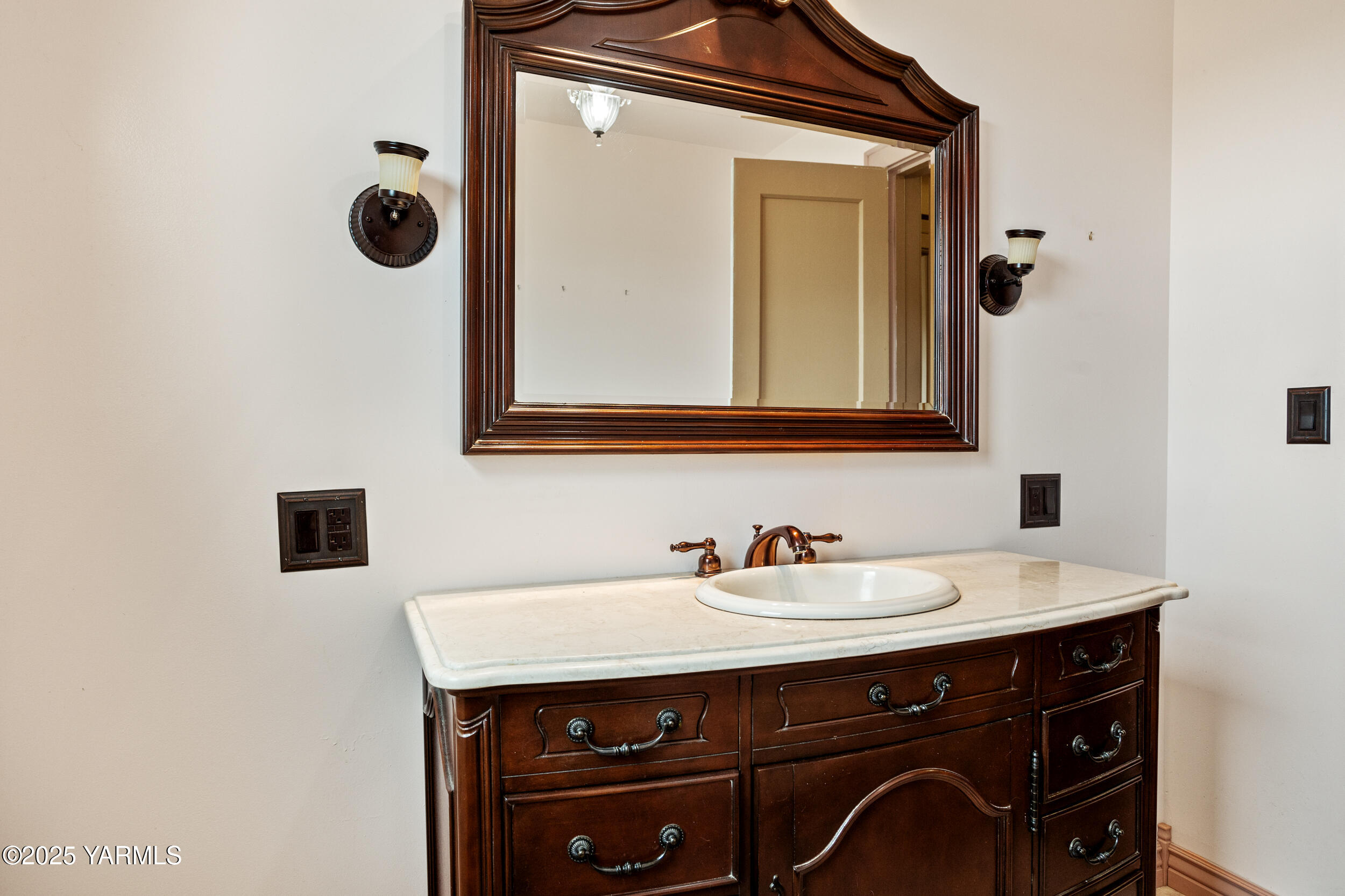 Zillah, Washington 98953, United States, 3 Bedrooms Bedrooms, ,2 BathroomsBathrooms,Residential,Active,91716