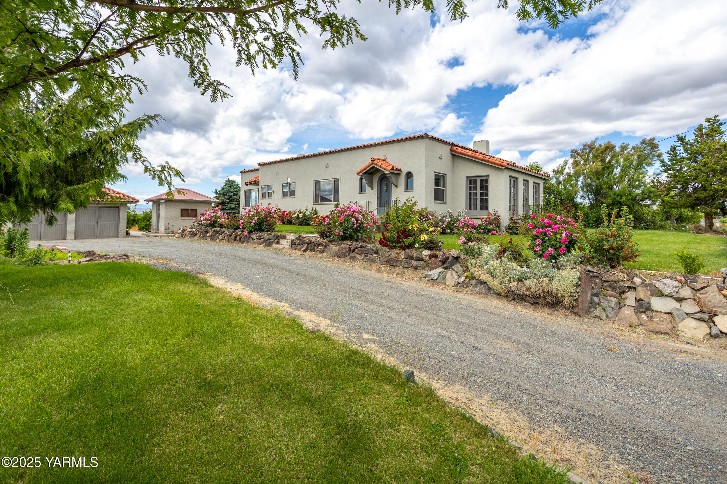 Zillah, Washington 98953, United States, 3 Bedrooms Bedrooms, ,2 BathroomsBathrooms,Residential,Active,91716