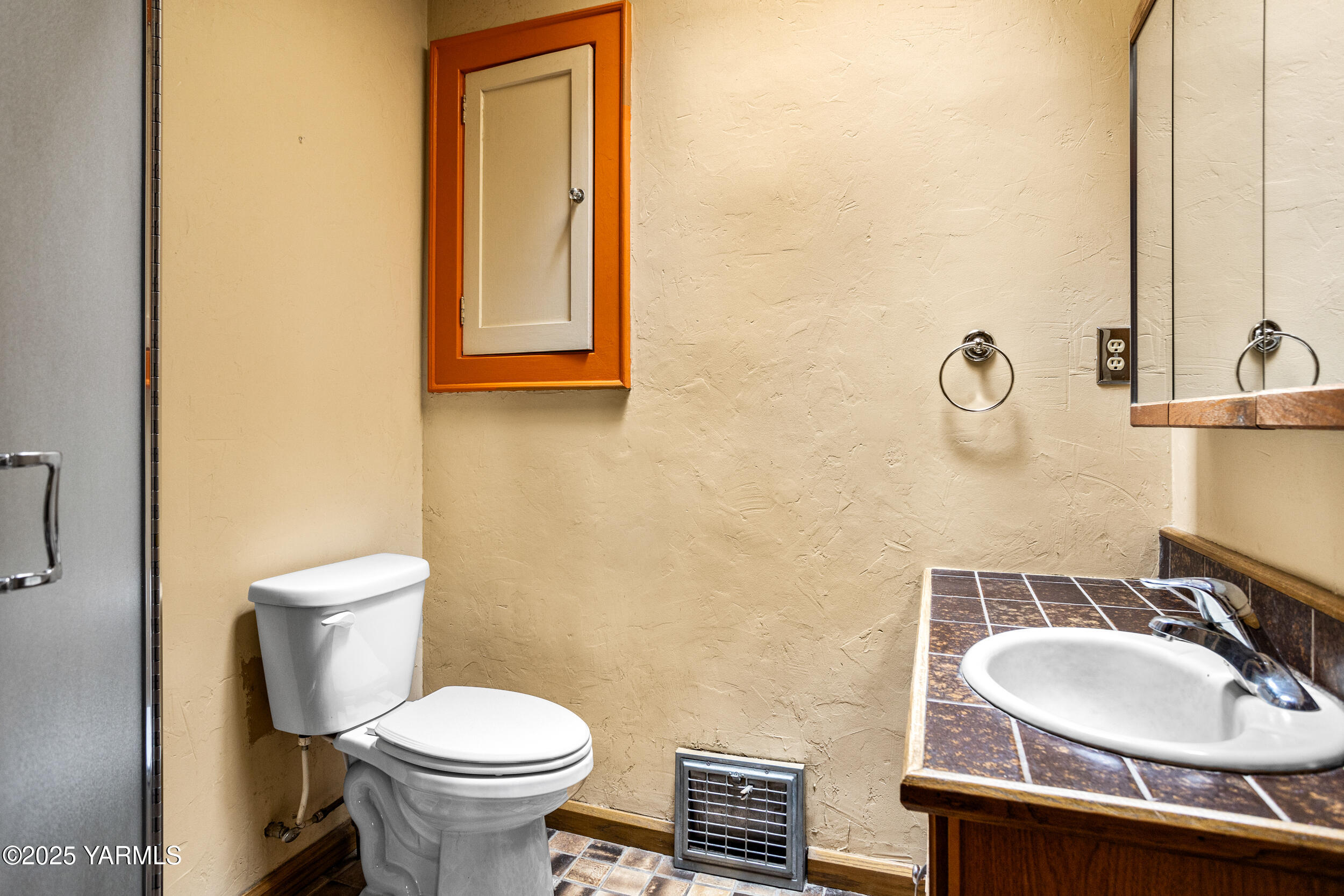 Zillah, Washington 98953, United States, 3 Bedrooms Bedrooms, ,2 BathroomsBathrooms,Residential,Active,91716