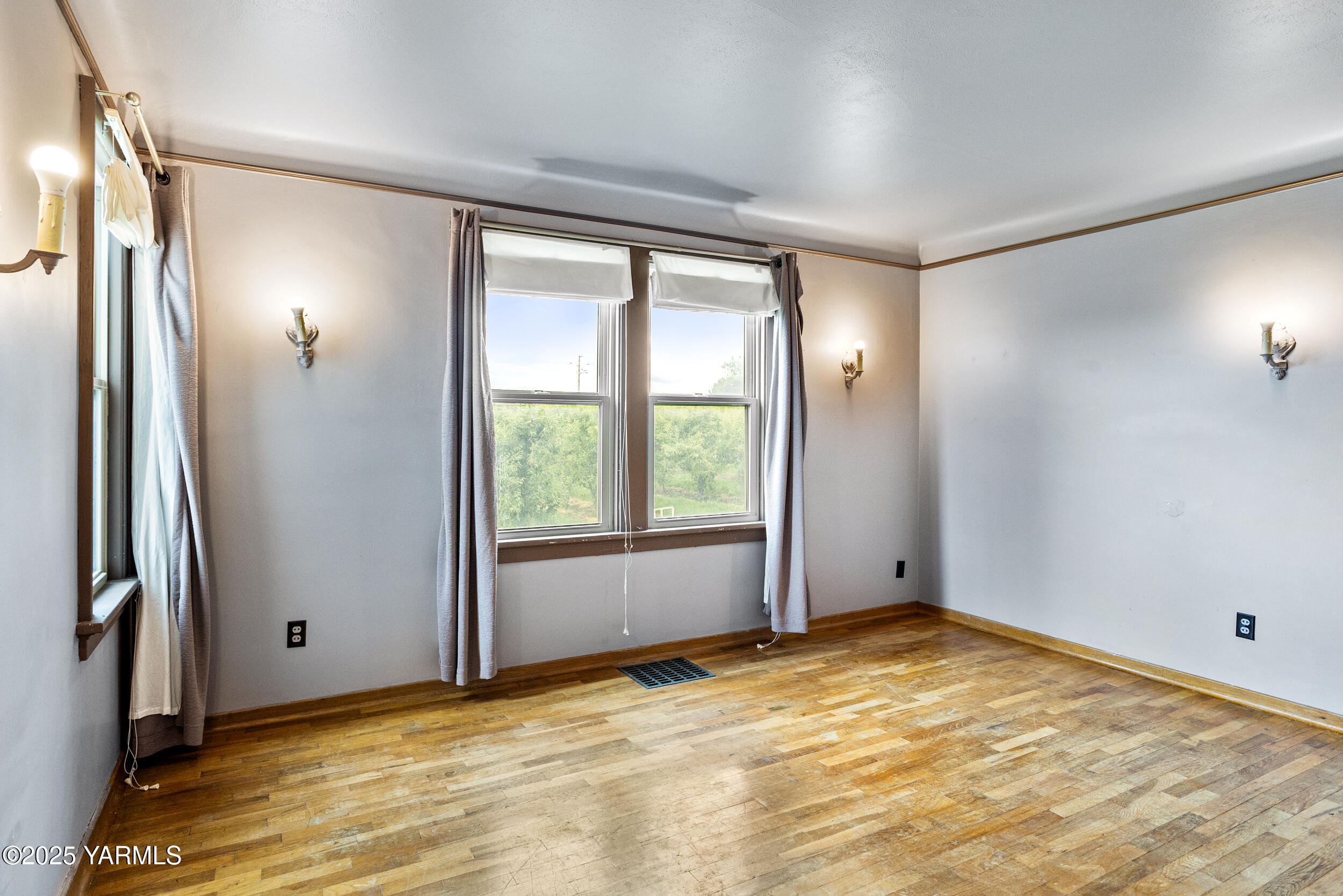 Zillah, Washington 98953, United States, 3 Bedrooms Bedrooms, ,2 BathroomsBathrooms,Residential,Active,91716