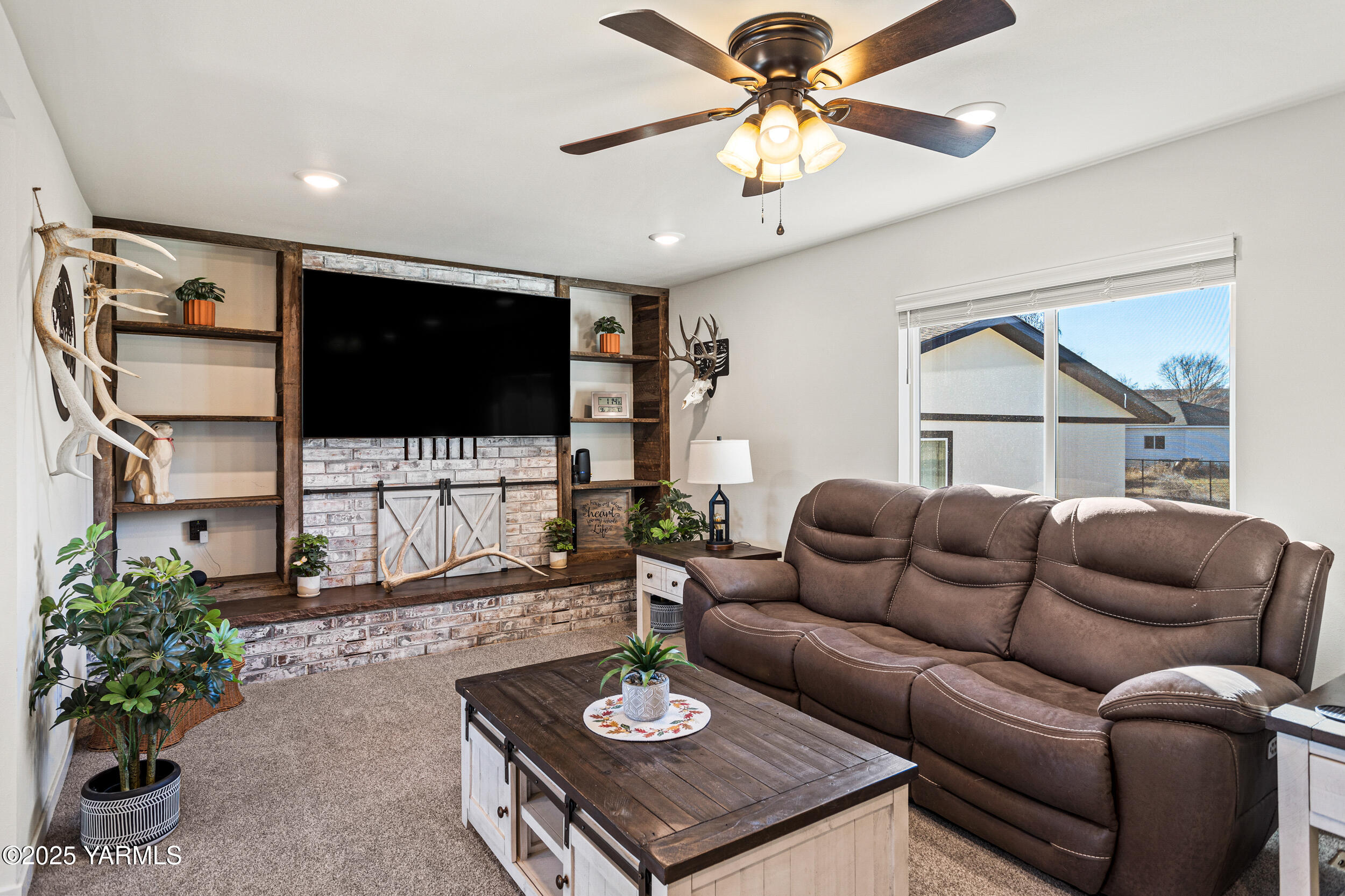 Yakima, Washington 98908, United States, 4 Bedrooms Bedrooms, ,3 BathroomsBathrooms,Residential,Contingent,12825